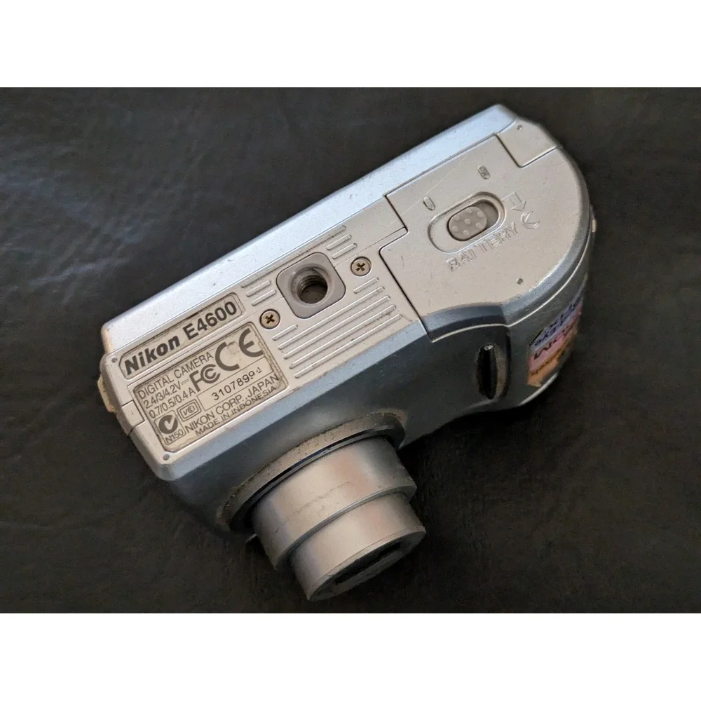 Nikon Coolpix 4600 Digital Camera Silver 4 Megapixels 3x Optical Zoom Works